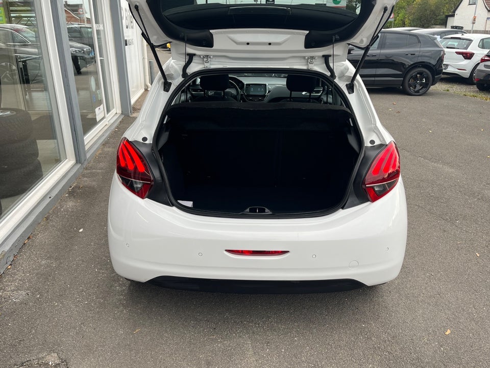 Peugeot 208 1,6 BlueHDi 100 Allure Sky 5d