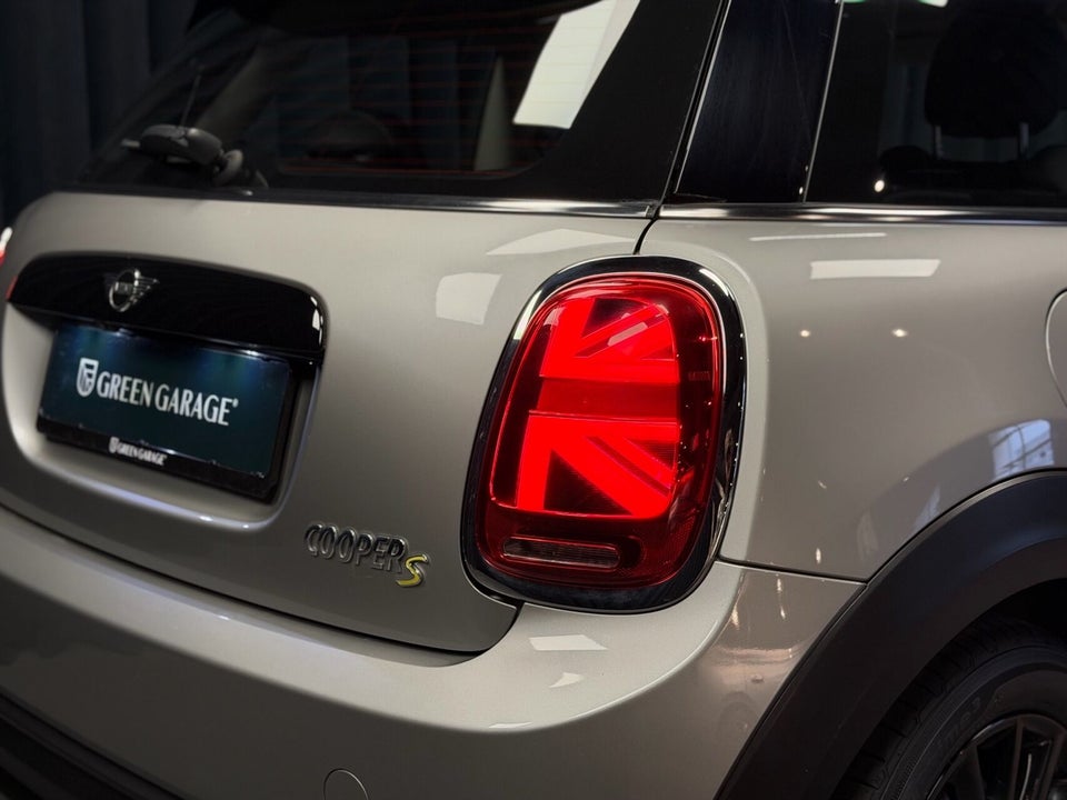MINI Cooper SE Essential 3d