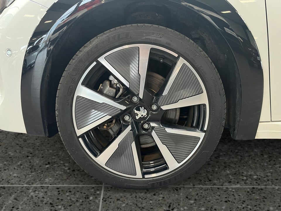 Peugeot e-208 50 GT Sky 5d