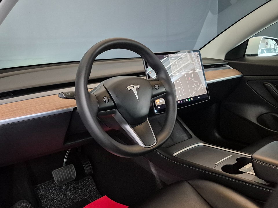 Tesla Model 3 Standard Range+ RWD 4d