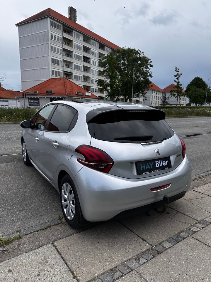 Peugeot 208 1,6 BlueHDi 100 Allure Sky 5d