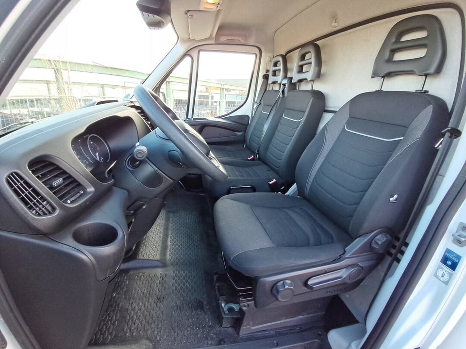 Iveco Daily 2,3 35S16 4100mm Box m/lift AG8