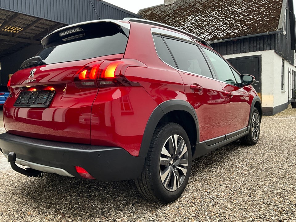 Peugeot 2008 1,2 e-THP 110 Selection Sky 5d