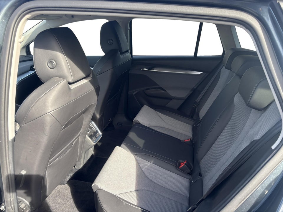 Skoda Enyaq 60 iV Plus 5d