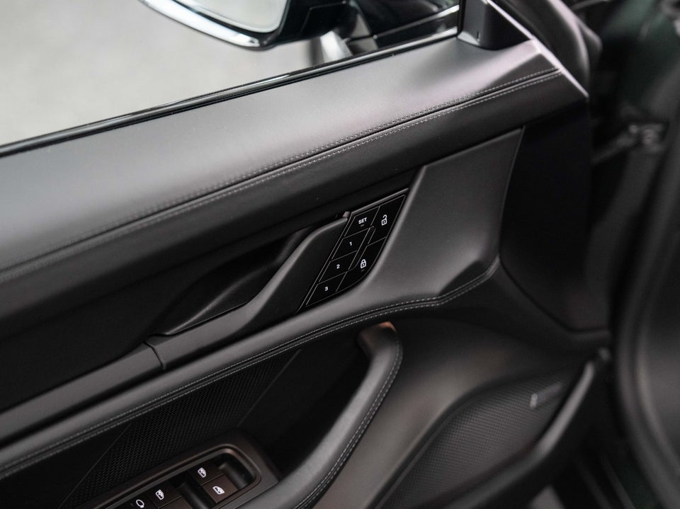 Porsche Taycan 4 Performance+ Black Edition 4d