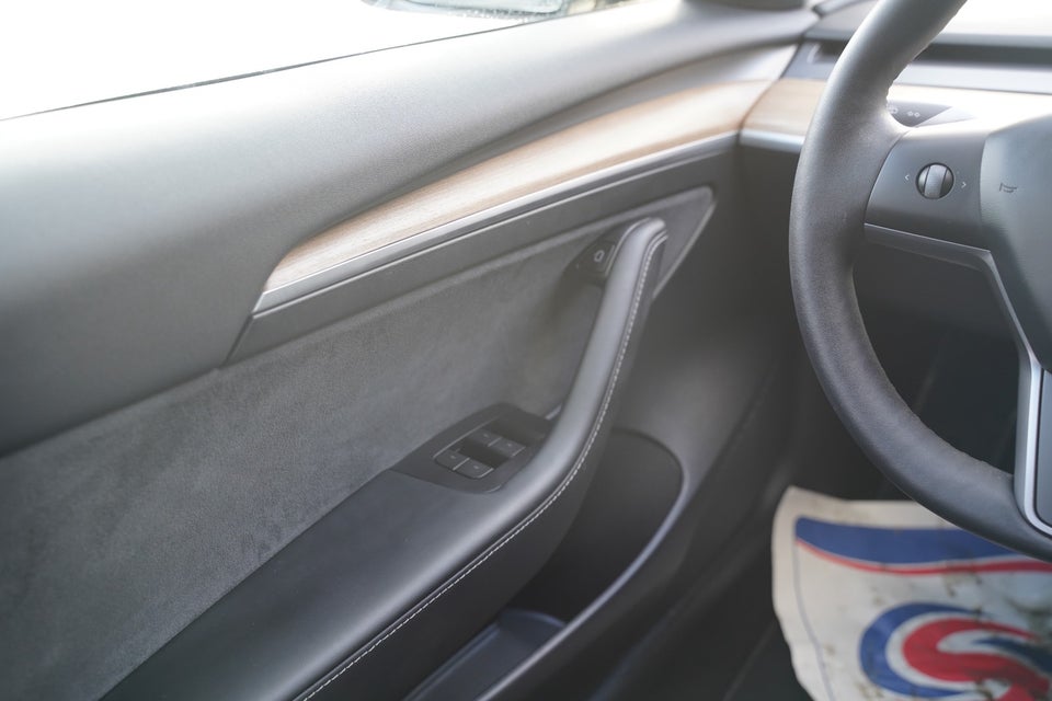 Tesla Model 3 RWD 4d