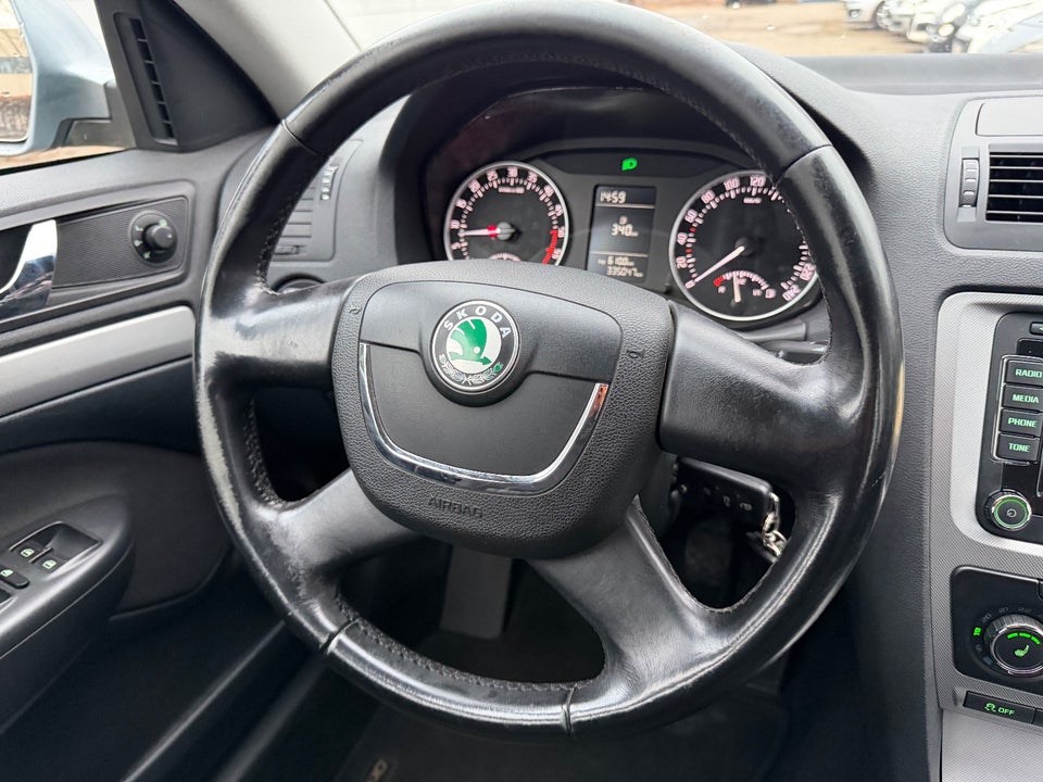 Skoda Octavia 1,6 TDi 105 Ambiente Combi 5d