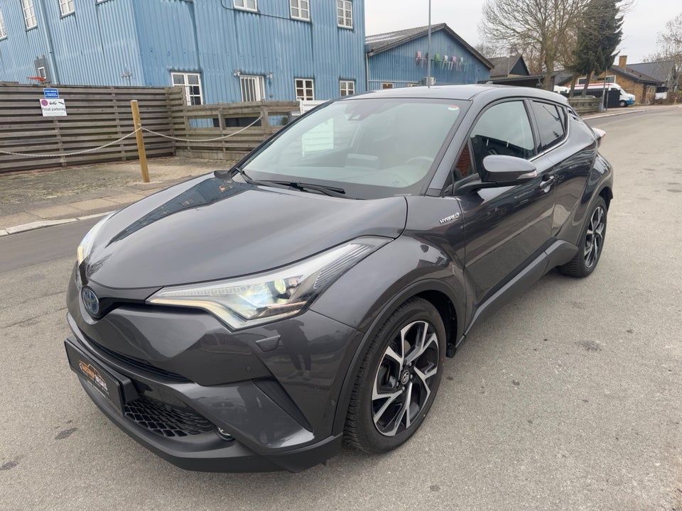 Toyota C-HR 1,8 Hybrid Premium Selected CVT 5d