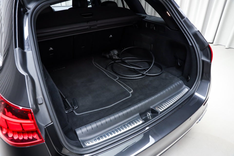 Mercedes C300 e 2,0 AMG Line stc. aut. 5d