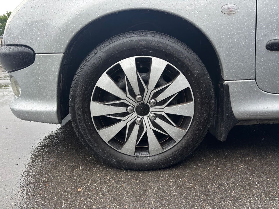 Peugeot 206 2,0 16V CC 2d
