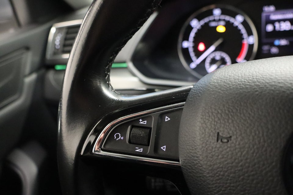 Skoda Superb 2,0 TDi 150 Style Combi DSG 5d