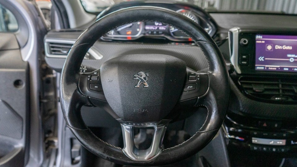 Peugeot 2008 1,6 BlueHDi 100 Allure Sky 5d