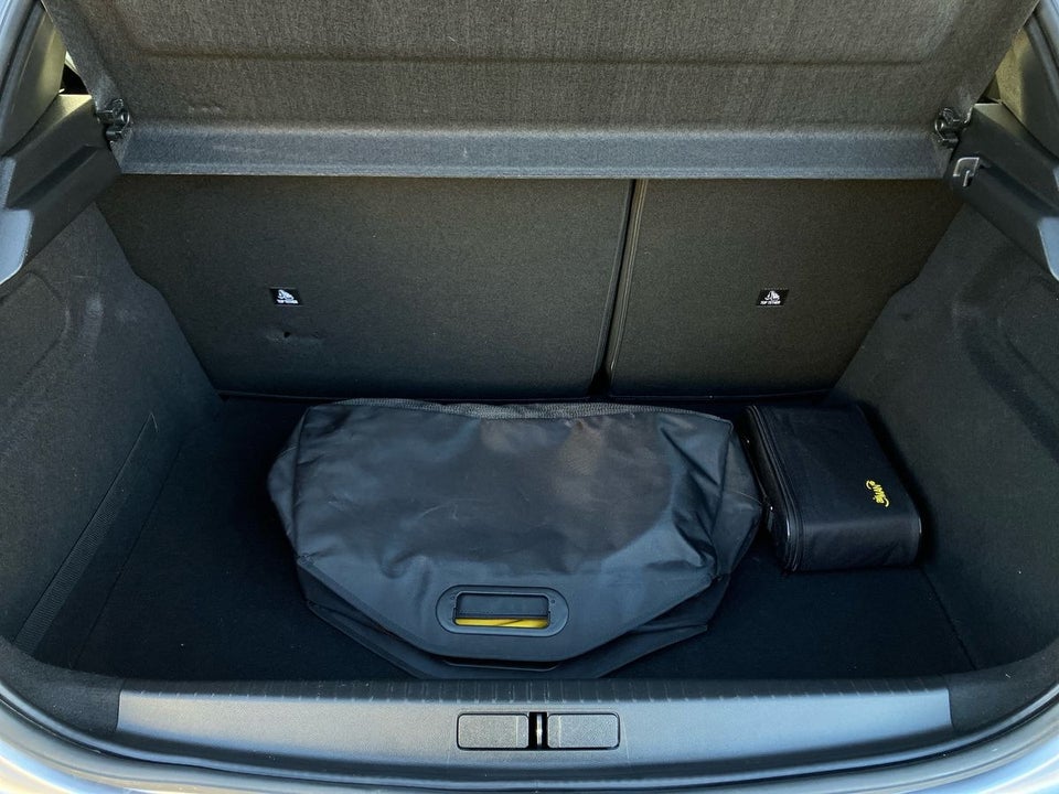 Peugeot e-208 50 GT Sky 5d