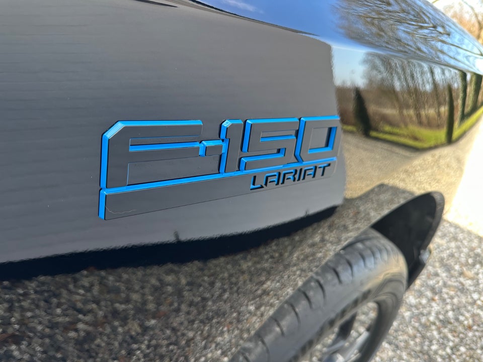 Ford F-150 131 Lightning Lariat Extended Range 4d