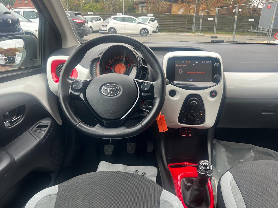 Toyota Aygo 1,0 VVT-i x-play 5d