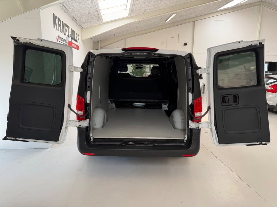 Mercedes eVito 129 Tourer PRO L Van