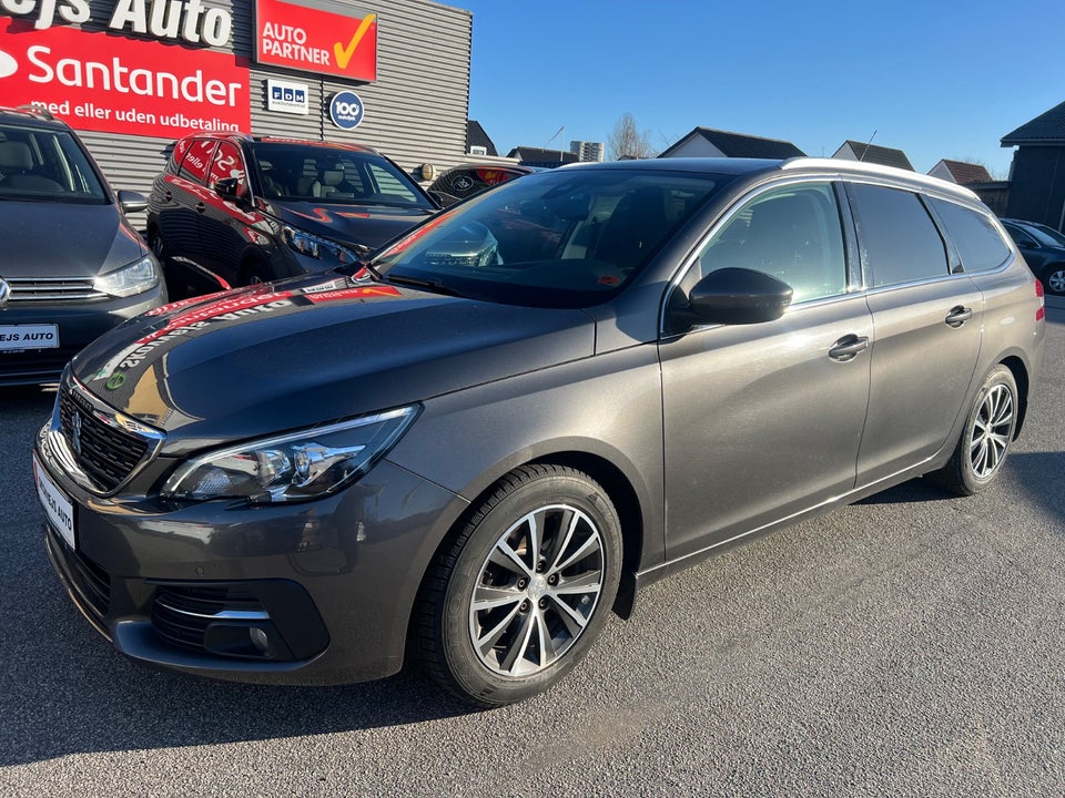 Peugeot 308 1,5 BlueHDi 130 Selection Sky SW 5d