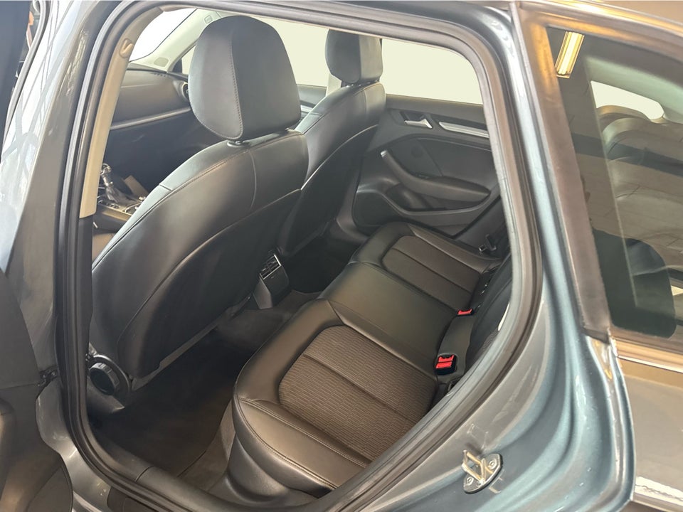 Audi A3 2,0 TDi 150 Ambiente Sportback S-tr. 5d