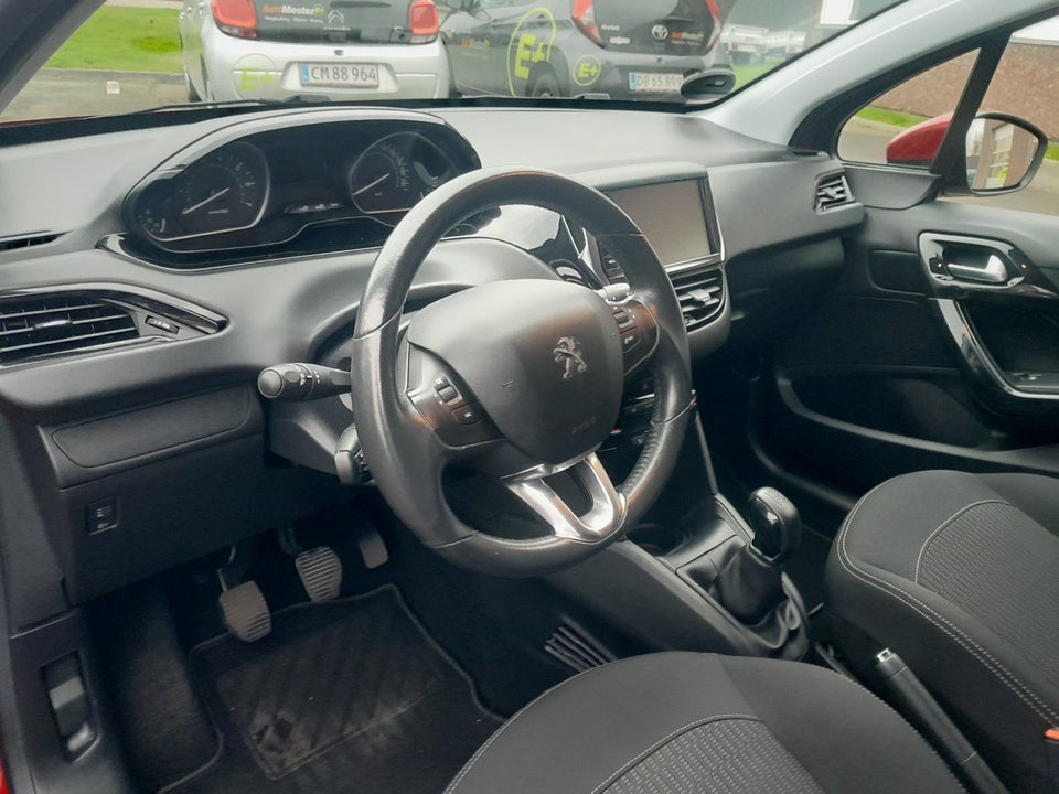 Peugeot 208 1,2 VTi 82 Strike 5d