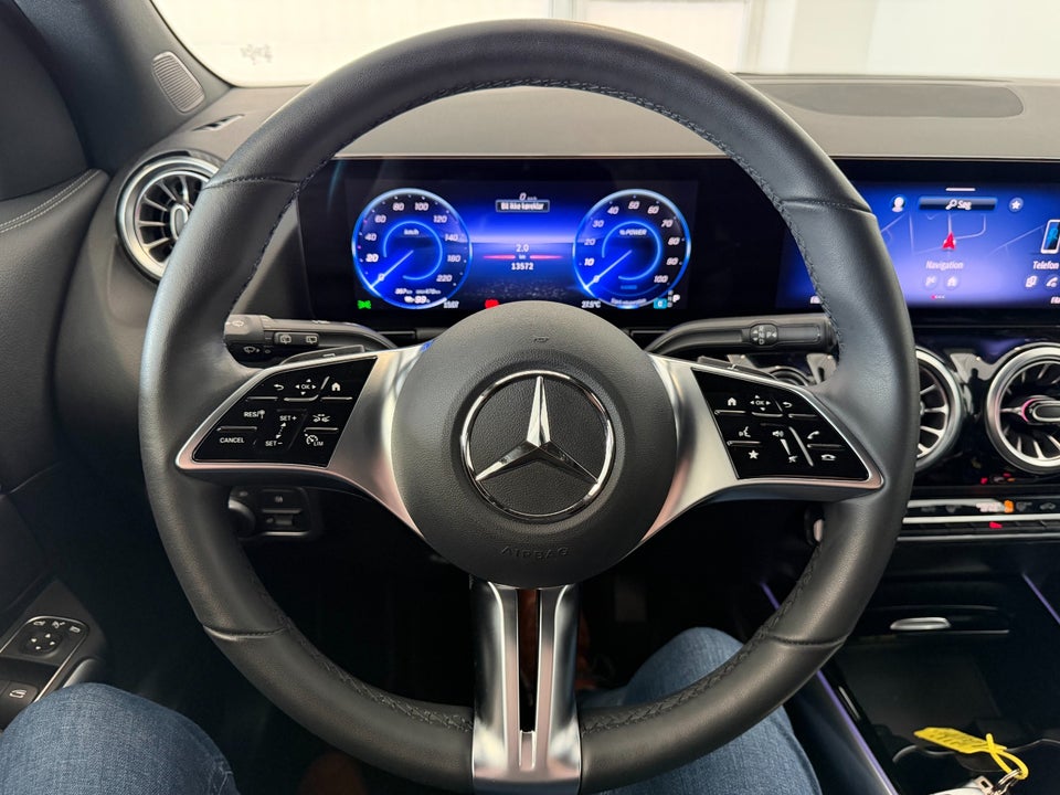Mercedes EQA300 Progressive 4Matic 5d