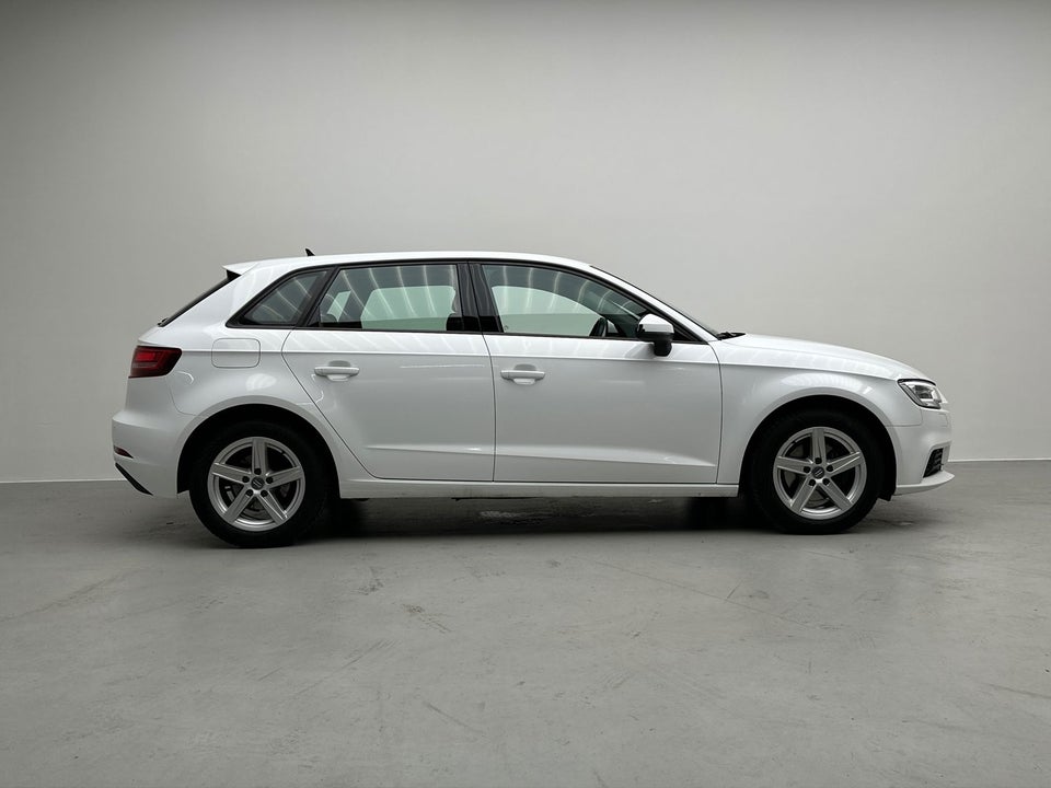 Audi A3 1,6 TDi 116 Sportback 5d