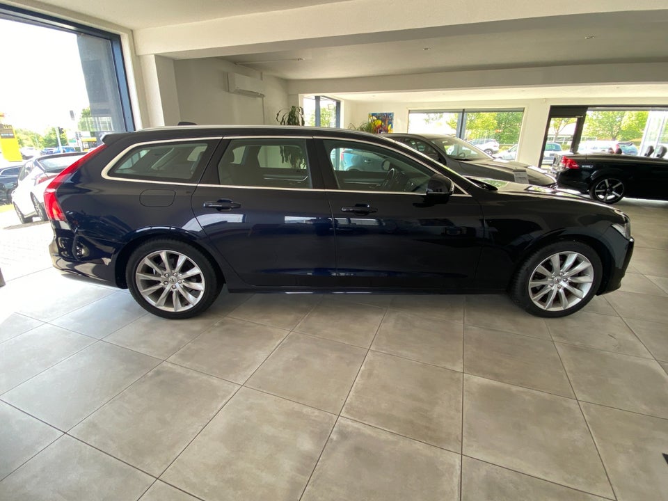 Volvo V90 2,0 D3 150 Momentum 5d