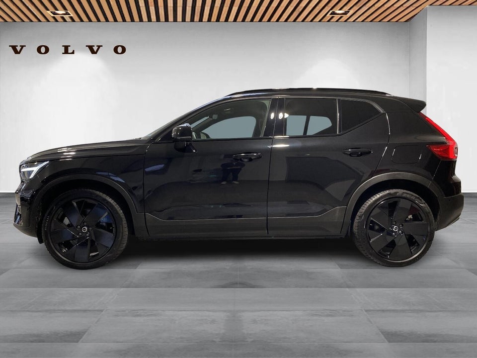 Volvo EX40 Extended Range Black Edition 5d