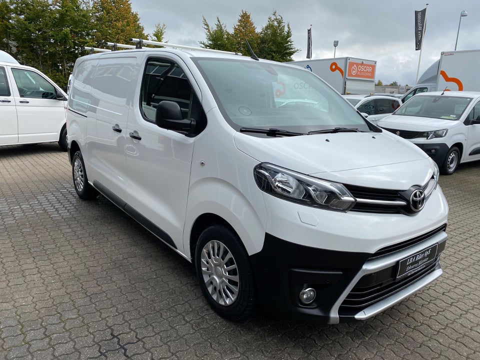 Toyota ProAce 2,0 D 122 Medium Comfort Master 6d