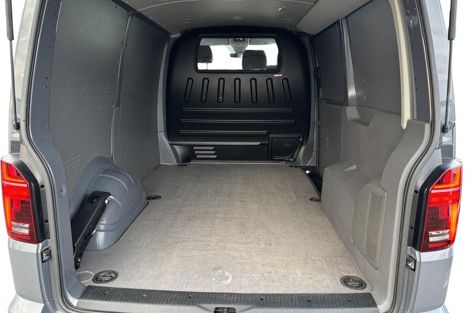 VW Transporter 2,0 TDi 150 Kassevogn DSG kort