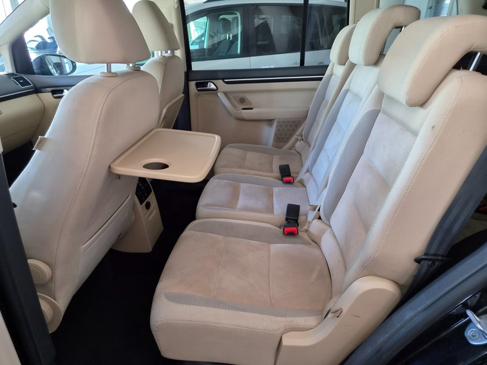 VW Touran 2,0 TDi 140 Comfortline DSG BMT 7prs 5d