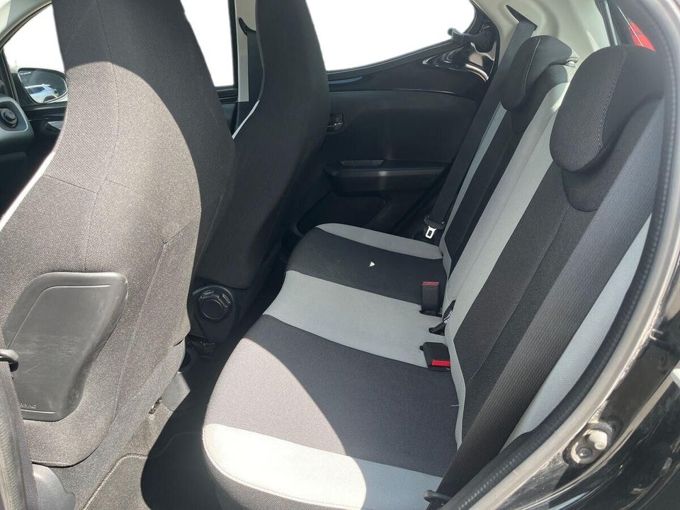 Toyota Aygo 1,0 VVT-i x-play x-shift 5d