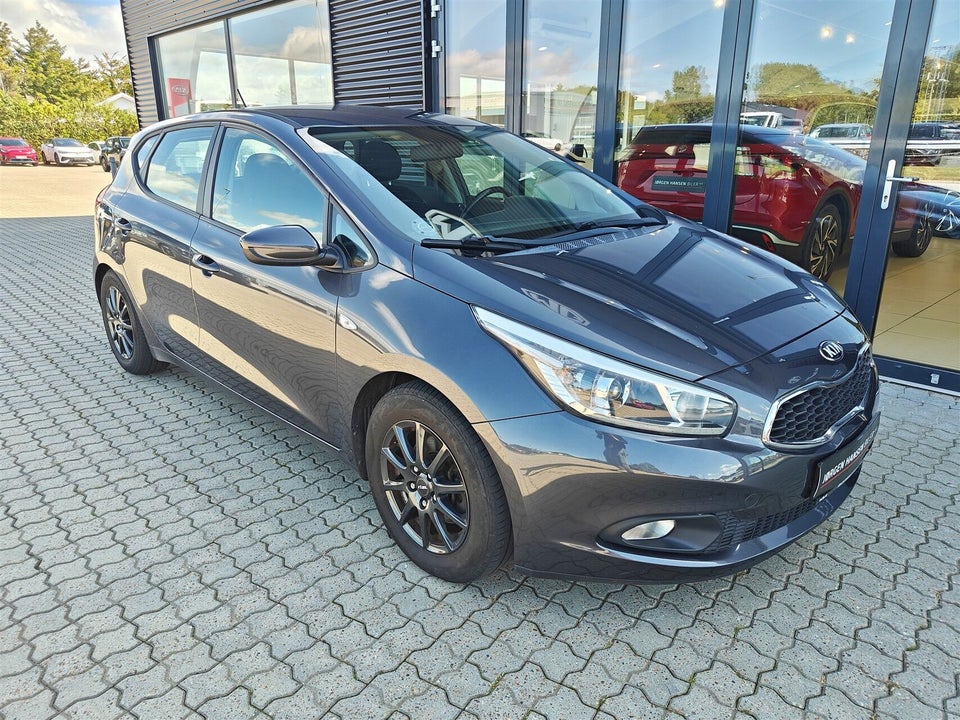 Kia Ceed 1,4 CVVT Style 5d