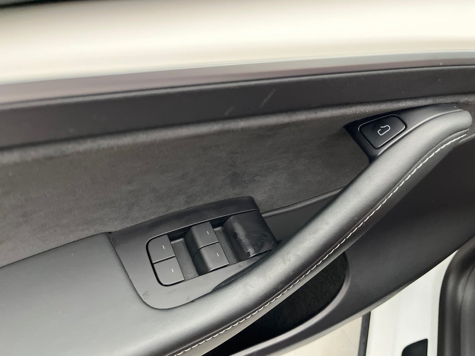 Tesla Model Y Long Range AWD 5d