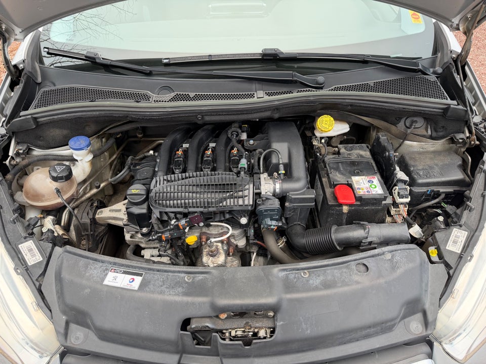 Peugeot 208 1,2 VTi Allure Sky 5d