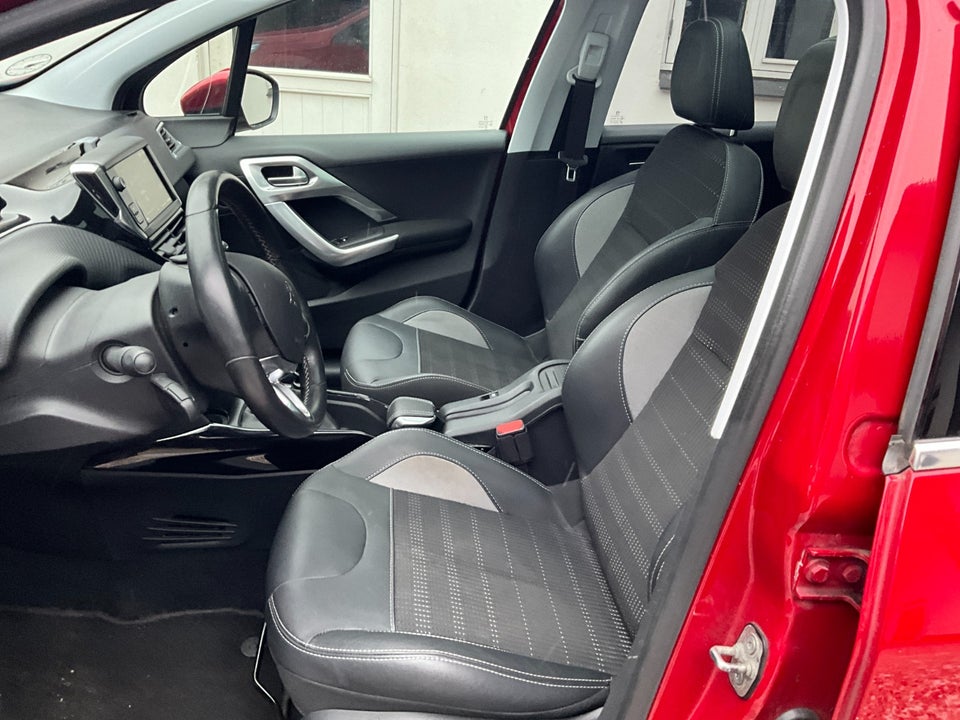 Peugeot 2008 1,2 e-THP 110 Selection Sky 5d