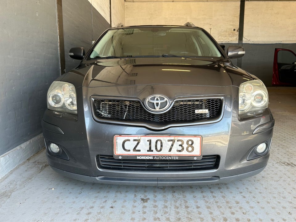Toyota Avensis 2,2 D-4D 150 Executive stc. 5d
