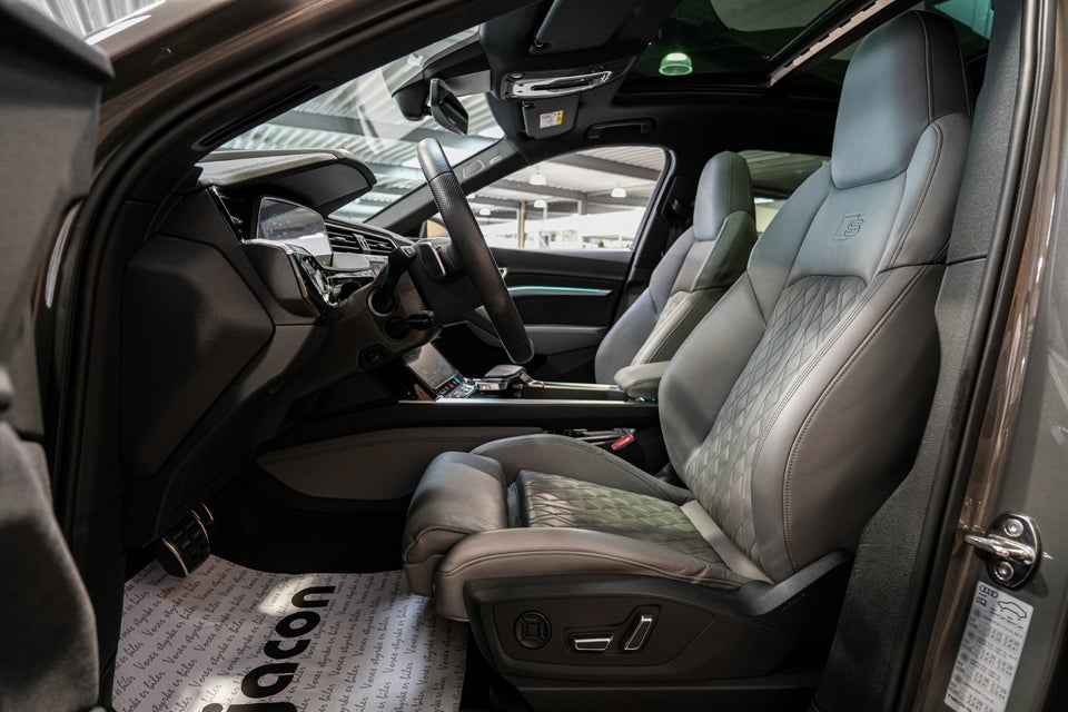 Audi Q8 e-tron 55 S-line quattro 5d