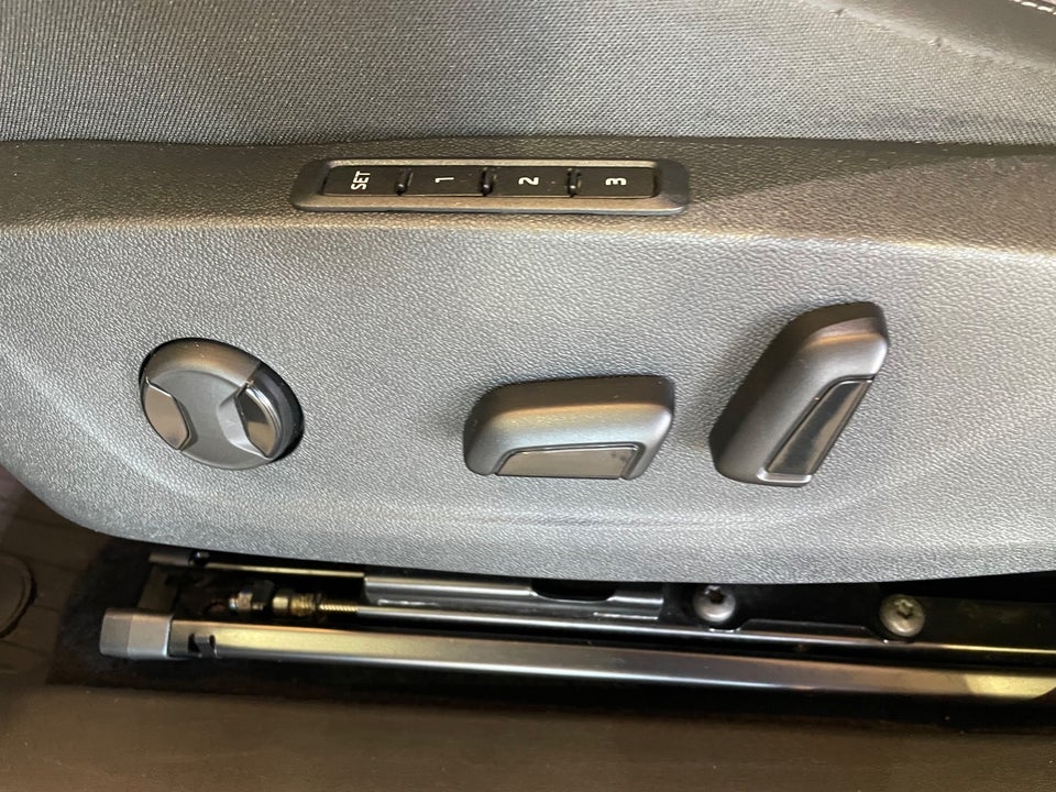 Skoda Enyaq 80 iV Plus Loft 5d