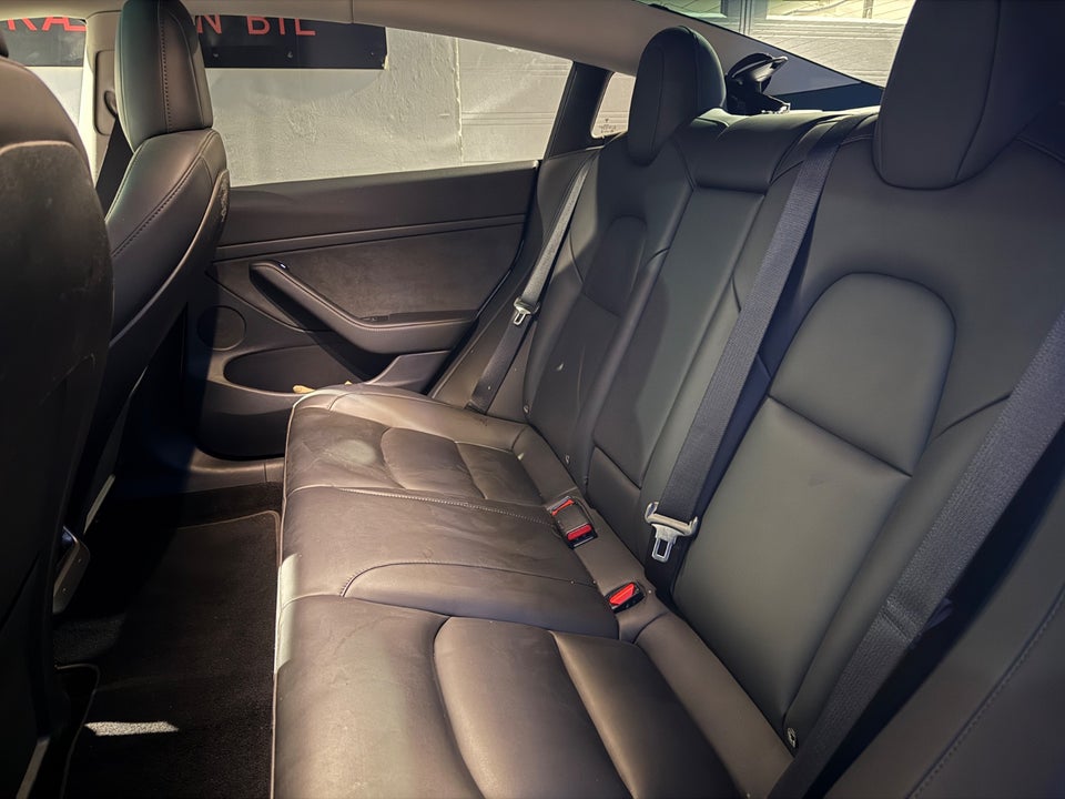 Tesla Model 3 Standard Range+ RWD 4d