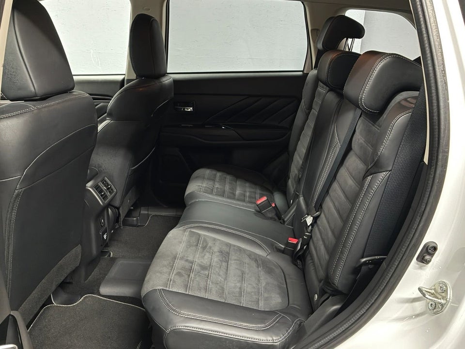 Mitsubishi Outlander 2,4 PHEV Intense CVT 4WD 5d