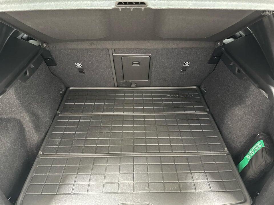 Volvo EX40 Extended Range Plus 5d