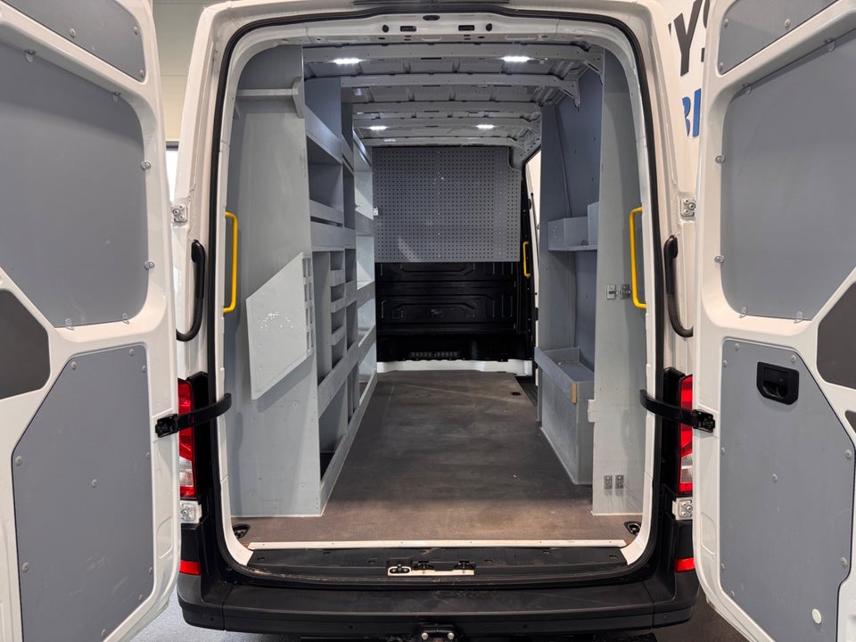 VW Crafter 35 2,0 TDi 177 Kassevogn L3H2 aut.