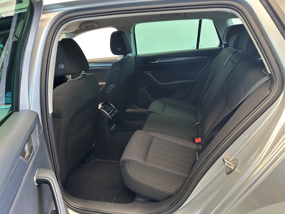 Skoda Superb 1,4 TSi iV Combi DSG 5d