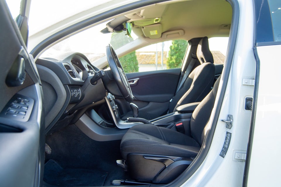 Volvo V40 2,0 D2 120 Kinetic 5d