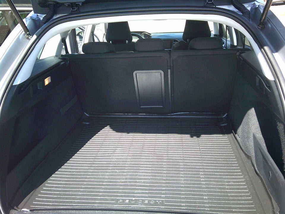 Peugeot 308 1,6 BlueHDi 120 Style SW 5d