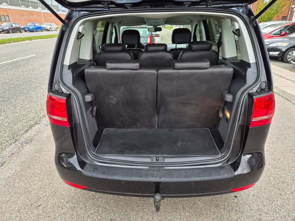 VW Touran 2,0 TDi 140 Comfortline DSG BMT 7prs 5d