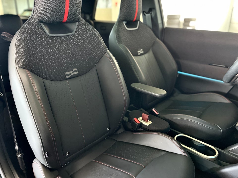 MINI Cooper E JCW Trim XL 3d