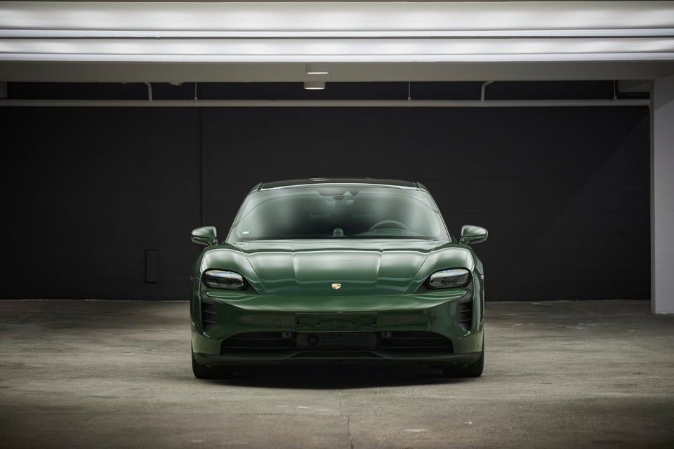 Porsche Taycan GTS Performance+ 4d