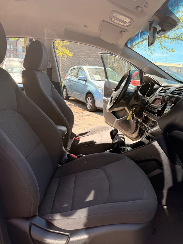 Kia Rio 1,4 CVVT Premium 5d
