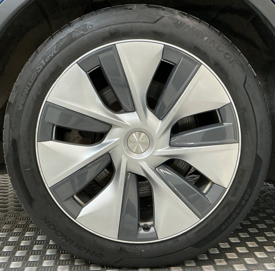 Tesla Model Y Long Range AWD 5d